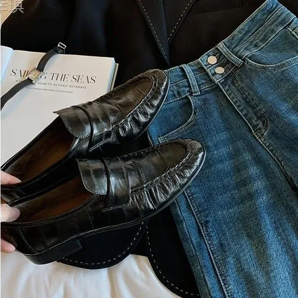 Zapatos de mujer de fondo plano plisado de cuero genuino Mom de uva, mocasines informales de piel de vaca de Color liso con punta redonda y suela de goma para invierno