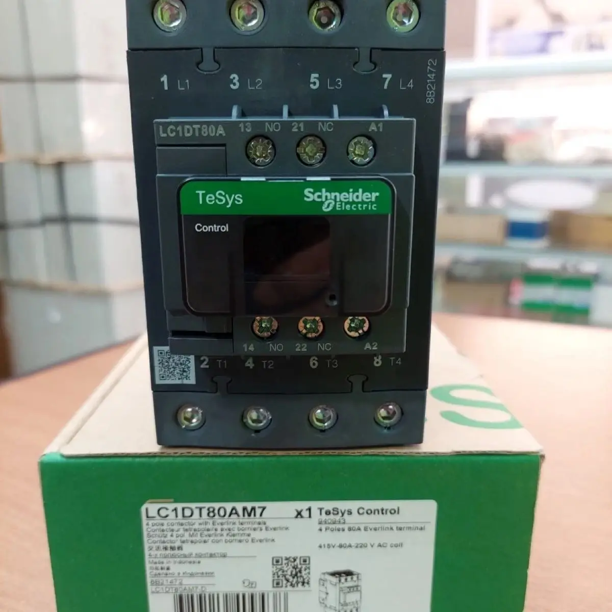 

LC1DT80AM7 contactor - 4P(4 NO) - AC-1 - = 440 V 80 A - 220 V AC 50/60 Hz coil