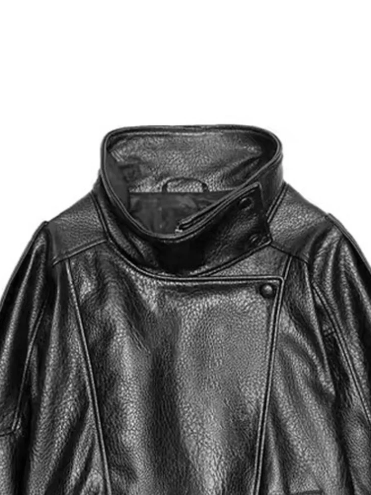 ΠΠΎΠ΄Π½Π°Ρ ΠΆΠ΅Π½ΡΠΊΠ°Ρ ΡΠ΅ΡΠ½Π°Ρ ΠΊΡΡΡΠΊΠ° ΠΈΠ· ΠΈΡΠΊΡΡΡΡΠ²Π΅Π½Π½ΠΎΠΉ ΠΊΠΎΠΆΠΈ Ρ Π²ΠΎΡΠΎΡΠ½ΠΈΠΊΠΎΠΌ-ΡΡΠΎΠΉΠΊΠΎΠΉ ΠΈ ΡΡΠΊΠ°Π²Π°ΠΌΠΈ, Π°ΡΠΈΠΌΠΌΠ΅ΡΡΠΈΡΠ½Π°Ρ ΠΏΡΠ³ΠΎΠ²ΠΈΡΠ° ΡΠΏΠ΅ΡΠ΅Π΄ΠΈ, ΡΠ»Π°ΡΡΠΈΡΠ½ΡΠΉ ΠΏΠΎΠ΄ΠΎΠ», ΠΏΠΎΠ²ΡΠ΅Π΄Π½Π΅Π²Π½Π°Ρ ΠΎΡΠ΅Π½Π½ΡΡ Π²Π΅ΡΡ
Π½ΡΡ ΠΎΠ΄Π΅ΠΆΠ΄Π° ΠΠΎΠ΄Π½Π°Ρ ΠΆΠ΅Π½ΡΠΊΠ°Ρ ΡΠ΅ΡΠ½Π°Ρ ΠΊΡΡΡΠΊΠ° ΠΈΠ· ΠΈΡΠΊΡΡΡΡΠ²Π΅Π½Π½ΠΎΠΉ ΠΊΠΎΠΆΠΈ Ρ Π²ΠΎΡΠΎΡΠ½ΠΈΠΊΠΎΠΌ-ΡΡΠΎΠΉΠΊΠΎΠΉ ΠΈ ΡΡΠΊΠ°Π²Π°ΠΌΠΈ, Π°ΡΠΈΠΌΠΌΠ΅ΡΡΠΈΡΠ½Π°Ρ ΠΏΡΠ³ΠΎΠ²ΠΈΡΠ° ΡΠΏΠ΅ΡΠ΅Π΄ΠΈ, ΡΠ»Π°ΡΡΠΈΡΠ½ΡΠΉ ΠΏΠΎΠ΄ΠΎΠ», ΠΏΠΎΠ²ΡΠ΅Π΄Π½Π΅Π²Π½Π°Ρ ΠΎΡΠ΅Π½Π½ΡΡ Π²Π΅ΡΡ
Π½ΡΡ ΠΎΠ΄Π΅ΠΆΠ΄Π°