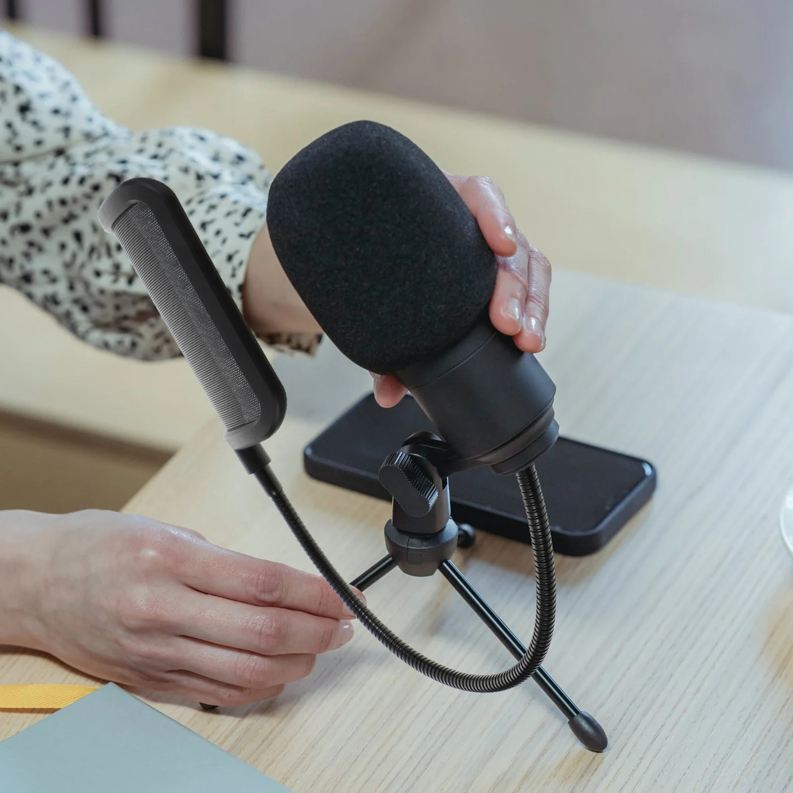 

Microphone Windshield Metal Plastic Guard Recording Shield Noise Proof Screen Sound Absorbing Cover Wind Filter Gooseneck Design