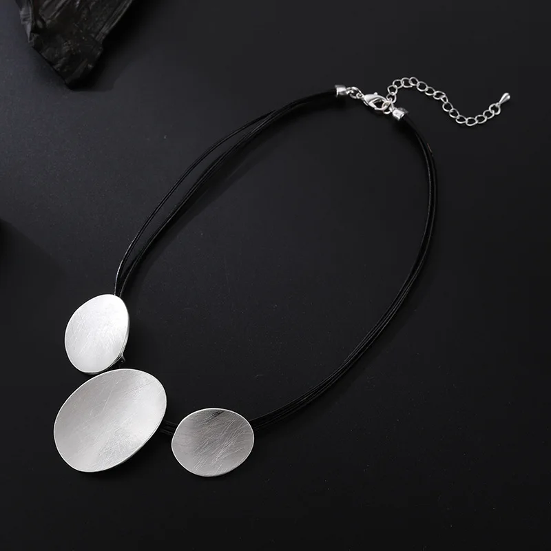 قلادة جديدة أوروبية وأمريكية متعددة الاستخدامات على الموضة قلادة هندسية مصقولة قصيرة URL بسيطة للنساء يهودي