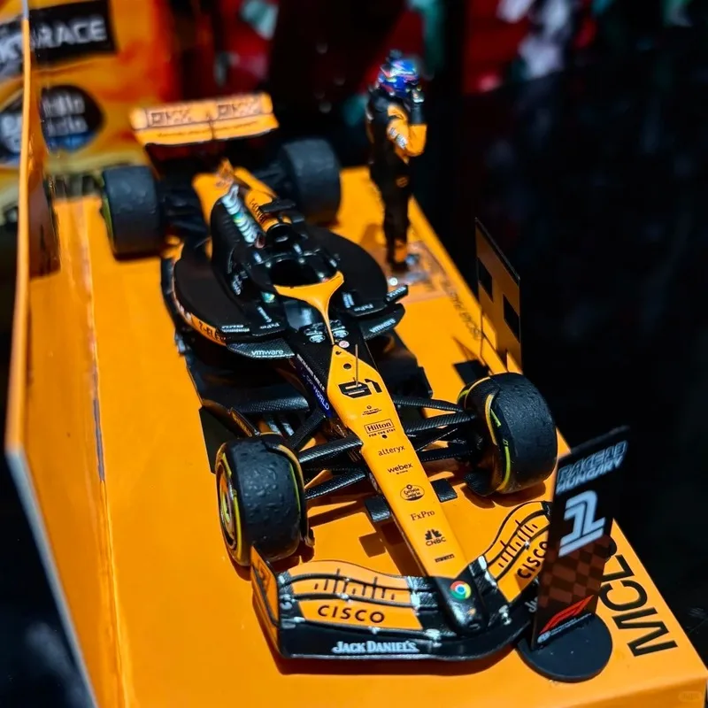 Minichamps 1:43 MCL38 F1 modelo de carro com figura de motorista # 81 Oscar Piastri 2024 GP húngaro Diecast Collection Racing ChristmaGift