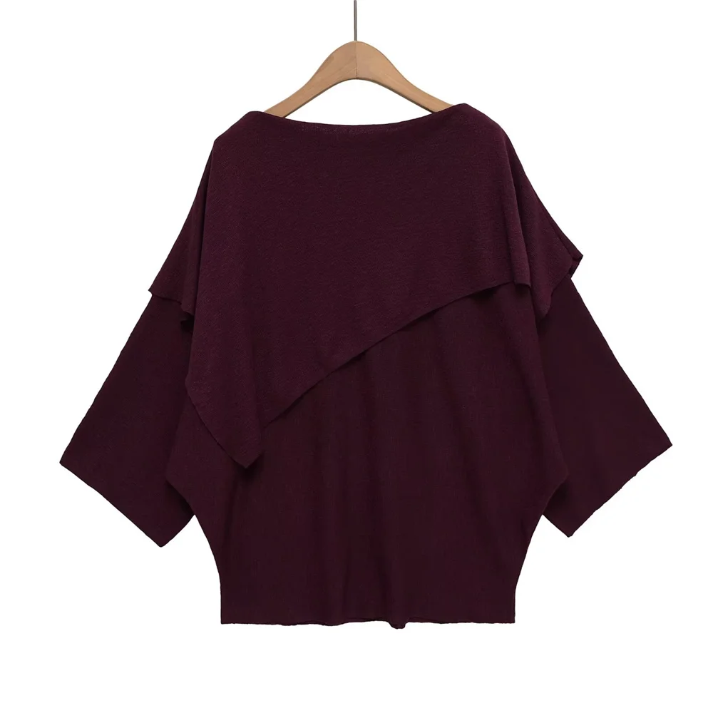 Nuovo design di abbigliamento da donna autunnale con una semplice sovrapposizione di aghi piatti e top in maglia pullover a maniche lunghe appeso