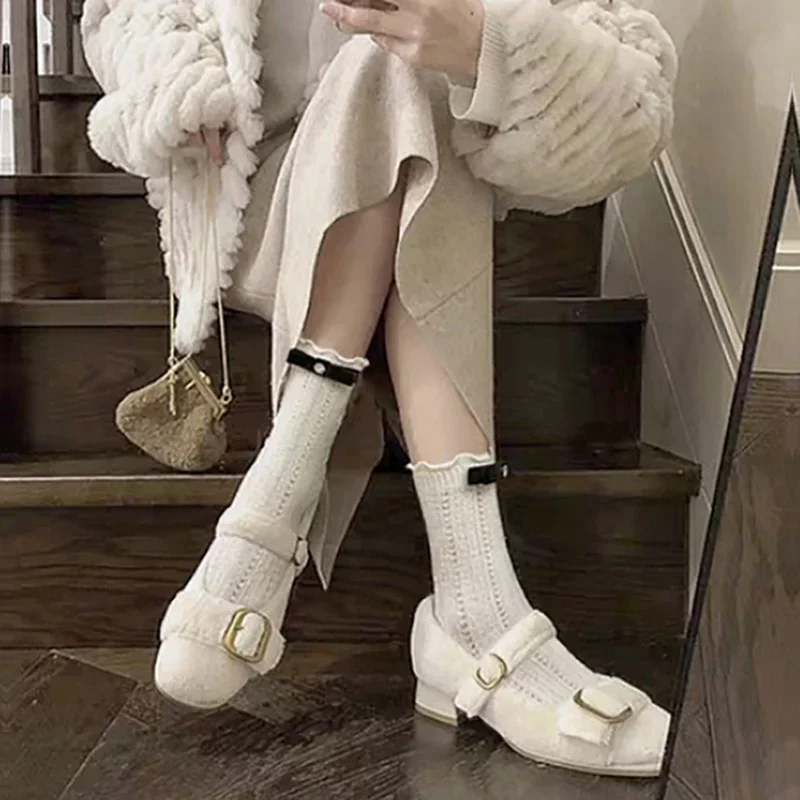 Calcetines de diseñador de algodón a rayas con lazo de diamantes de imitación de alta calidad para mujer, calcetines tobilleros elegantes de color Beige liso hasta la pantorrilla, dulces que combinan con todo