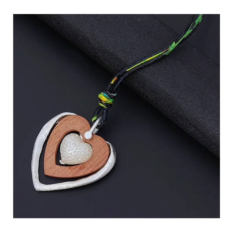 

New Necklace Retro Simple Love Shape Premium Wind Sweater Chain Female Alloy Long Necklace