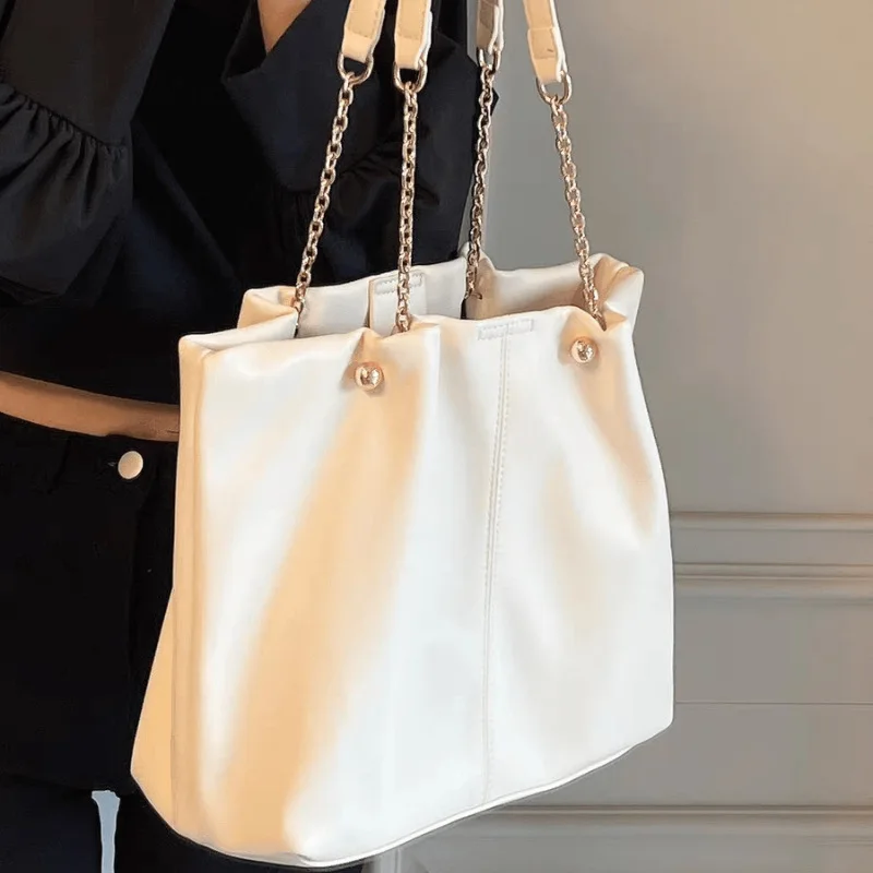 2023 new high-capacity beads chain tote bags fashionable pure color contracted commuter single shoulder bag