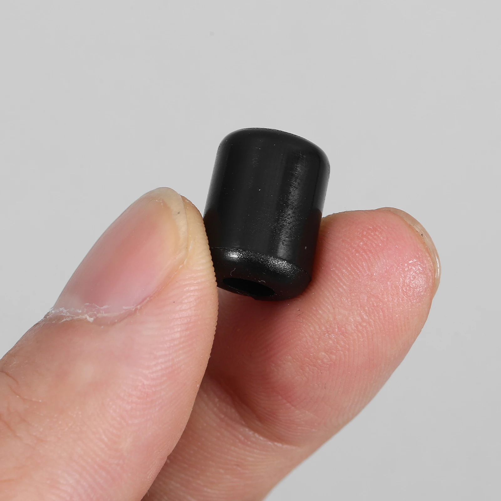 

90pcs PVC Peg Hook Stoppers for Display Boards Retail Organization Pegboard Clips Secure Easy Adjustment Multipurpose