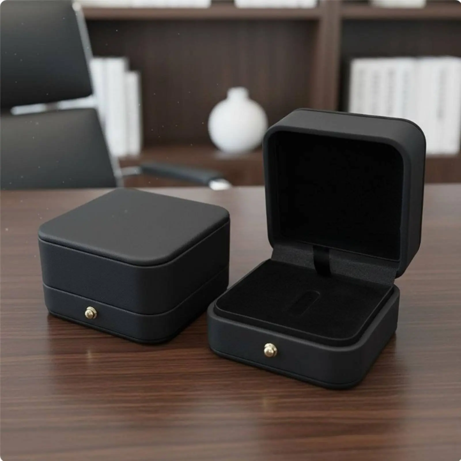 PU Leather Token Box Hinged Lid Brooch Storage Box Leather Medal Holder Secure Clasp Single Coin Display Case Scuff Resistant