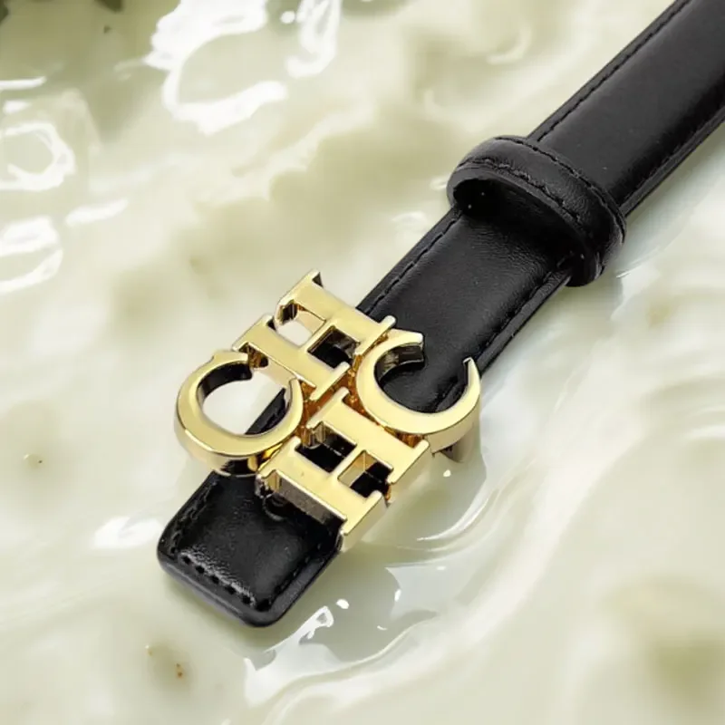 حزام نسائي أنيق بإبزيم معدني على شكل حرف مصنوع من مادة البولي يوريثان المتينة وسهل التنظيف وإكسسوارات الموضة