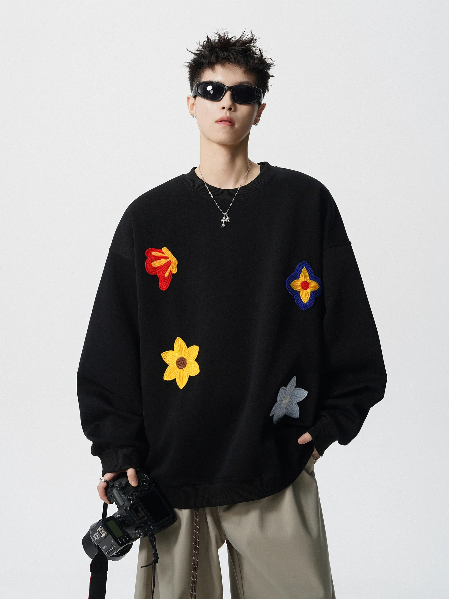 

Американский ретро-свитер с цветочной вышивкой и тяжелым вырезом, мужской осенний дизайн, свободный топ для пар