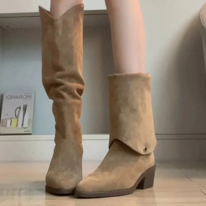 Khaki-Wildleder-Western-Kniestiefel, spitze Zehenpartie, Blockabsatz, umklappbare Manschette, locker geschnittene, geraffte Vintage-Cowboy-Schuhe – Detail 3