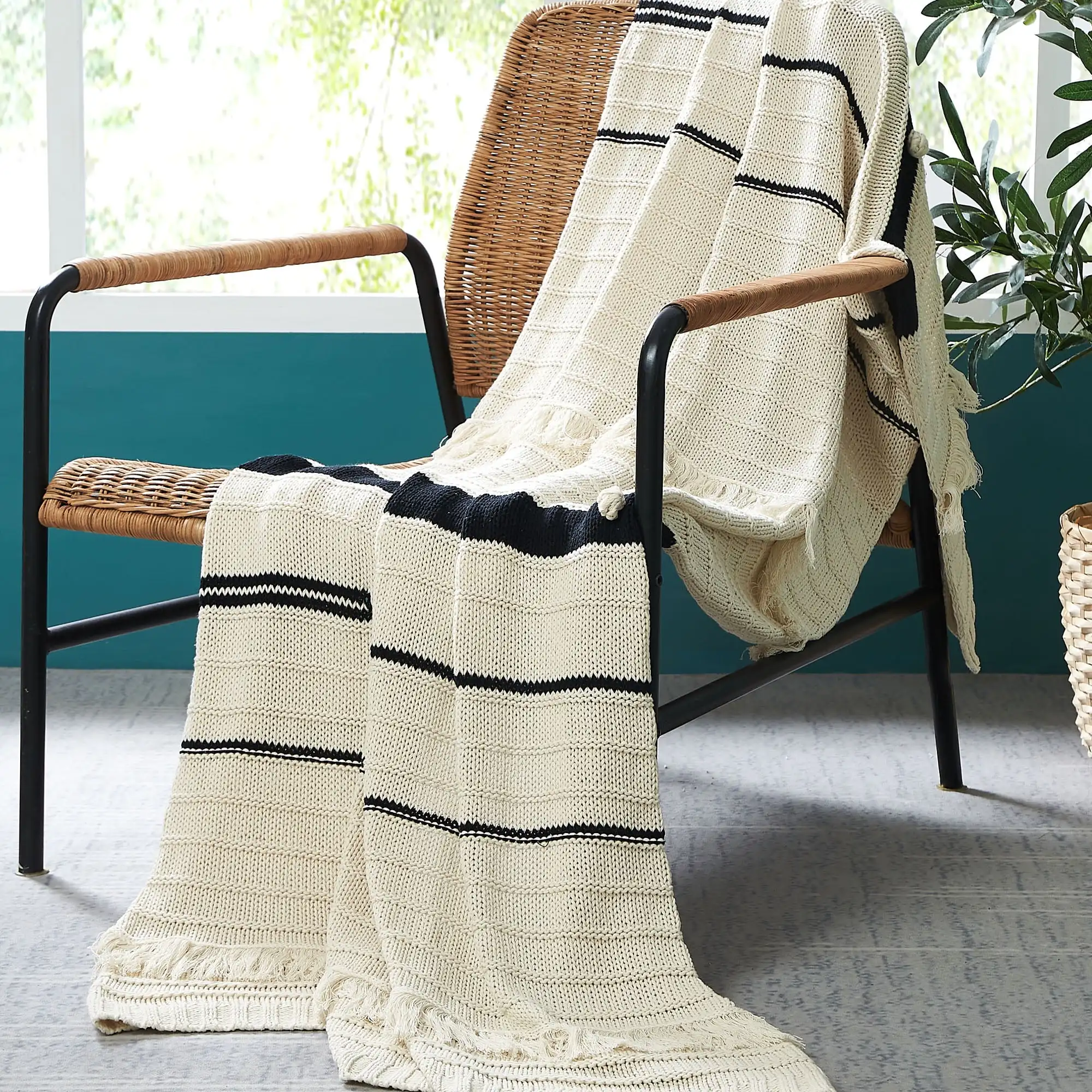 

100% Cotton Kint Throw, 50 X 70, Tarek, Ivory/Black