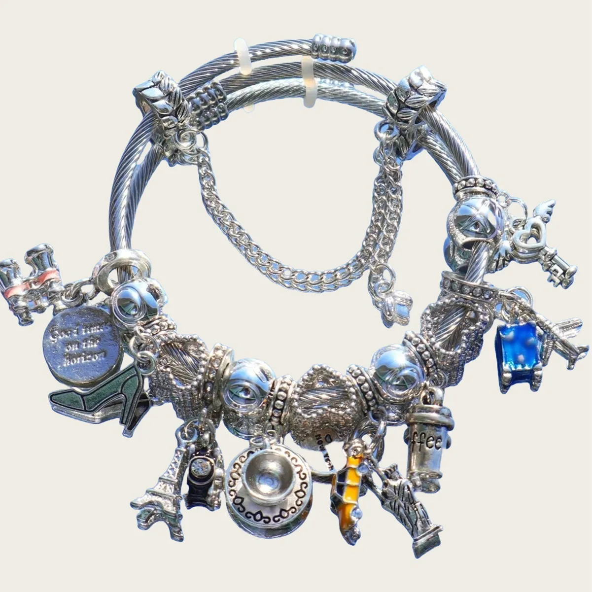 

Fashion Heart-Shaped Bracelet with Telescope Motorcar Aeroplane Iron Tower Coffee Design Jewellery Accessory