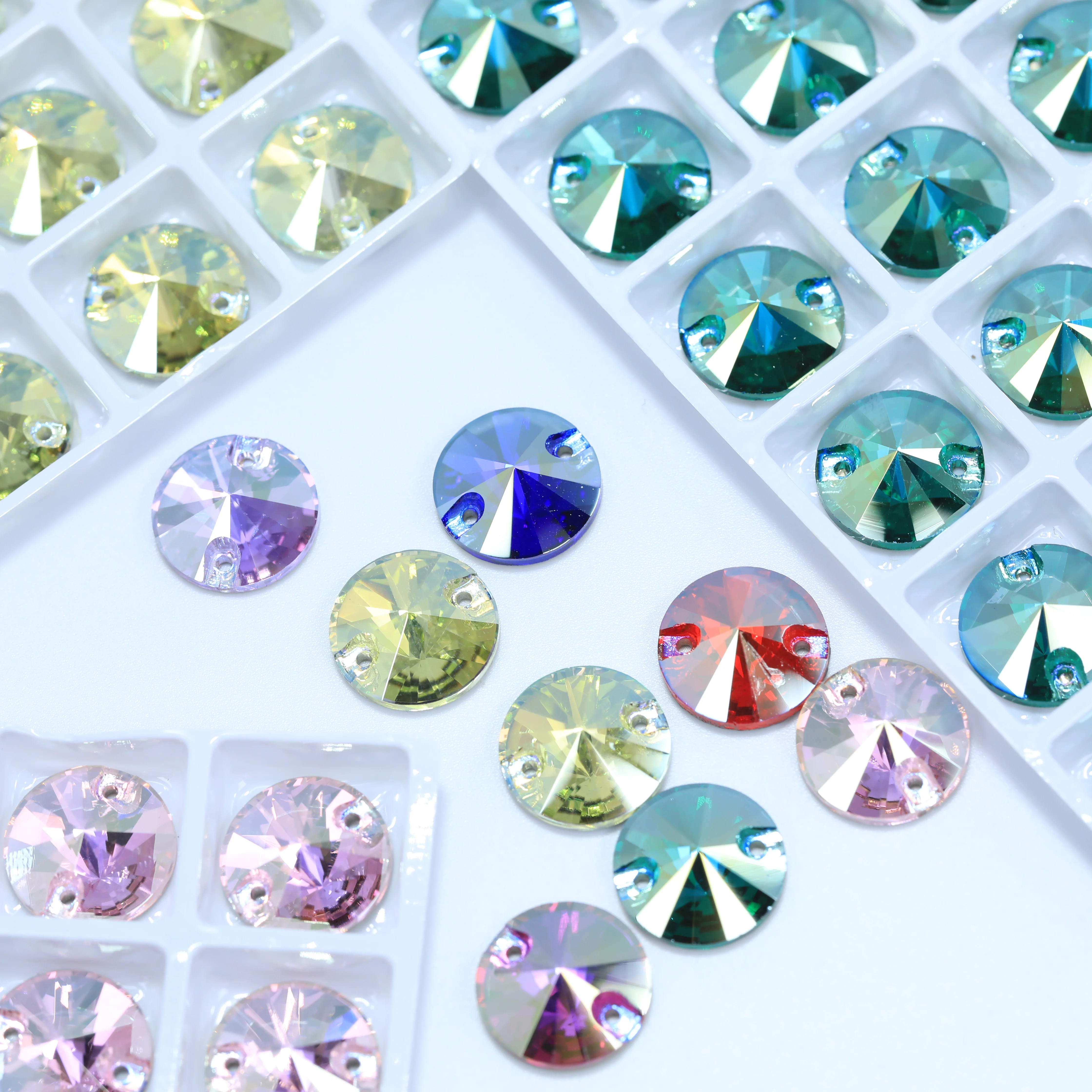 Hochwertige funkelnde Rivoli-Glas-Kristalle zum Aufnähen, Premium-Bekleidungszubehör für DIY-Projekte wie Schuhe, Taschen, Kleidung und Hochzeitskleider. – Detail 3