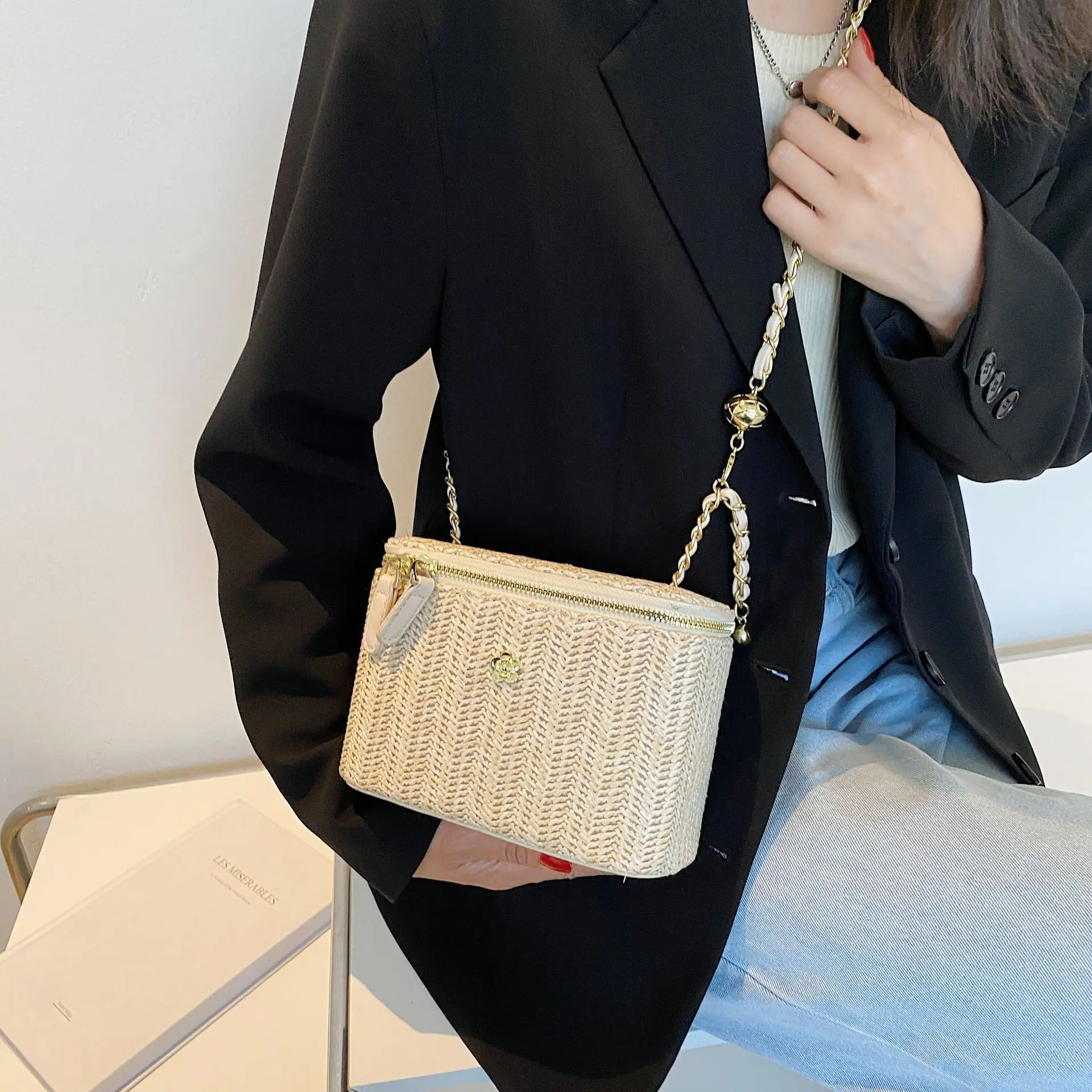 2026 Sommer Mini Stroh-Bucket-Crossbody-Tasche für Damen – Geflochtene Damenhandtaschen und -geldbörsen mit Kette, einfache Umhängetaschen – Detail 12