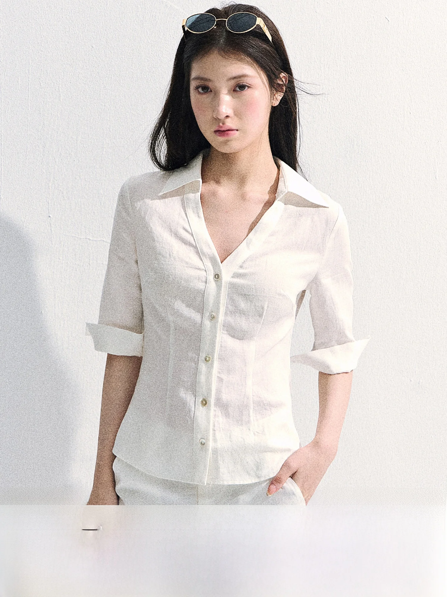 

101PASSION Women's Short Linen Shirt V-neck Slim Fit Korean Style Commute Fashion Breathable Skin-friendly Button up Top
