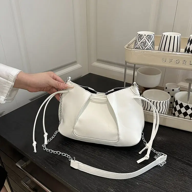 

Light Luxury Niche Women's Bucket Bag 2026 Spring Summer Minimalist Fashion Versatile Crossbody Bag