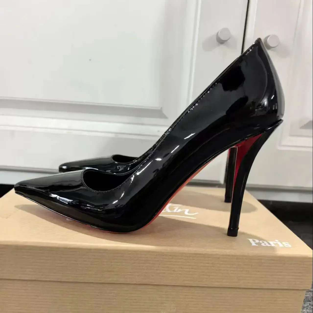 أشار تو الضحلة مثير أنيقة النمط الفرنسي مضخات الأسود براءات الاختراع والجلود مزاجه الأحمر وحيد عالية الكعب خنجر أحذية نسائية