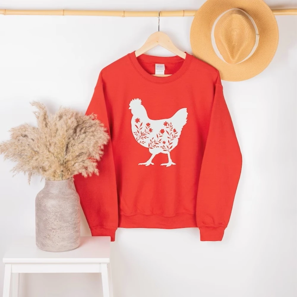 Floral Chicken Sweatshirt Chicken Lover Retro Shirt Funny Thanksgiving Trendy Crewneck Coquette Top Farm Animal Birthday Gift