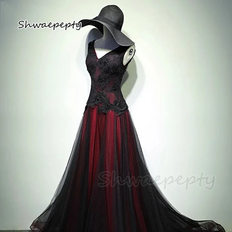 Dark Red And Black Gothic Wedding Dresses V-Neck Lace Appliques Beading Classic Tulle Bride Gown Customized Plus Size Vestido