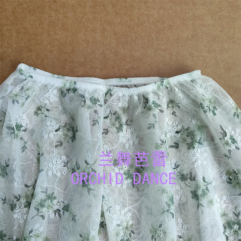 رخيصة أطفال بنات الطفل ممارسة الرقص ارتداء دنة الأزهار المطبوعة شبكة الباليه التنانير مع ثياب متطابقة