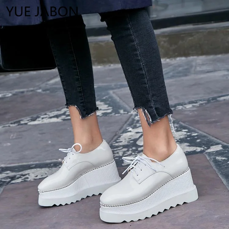Fashion Rivet Dec Thick Sole Breathable Vulcanized Shoes Women Sneakers Patent Leather Platform Shoes Women Lace Up Casual Shoes