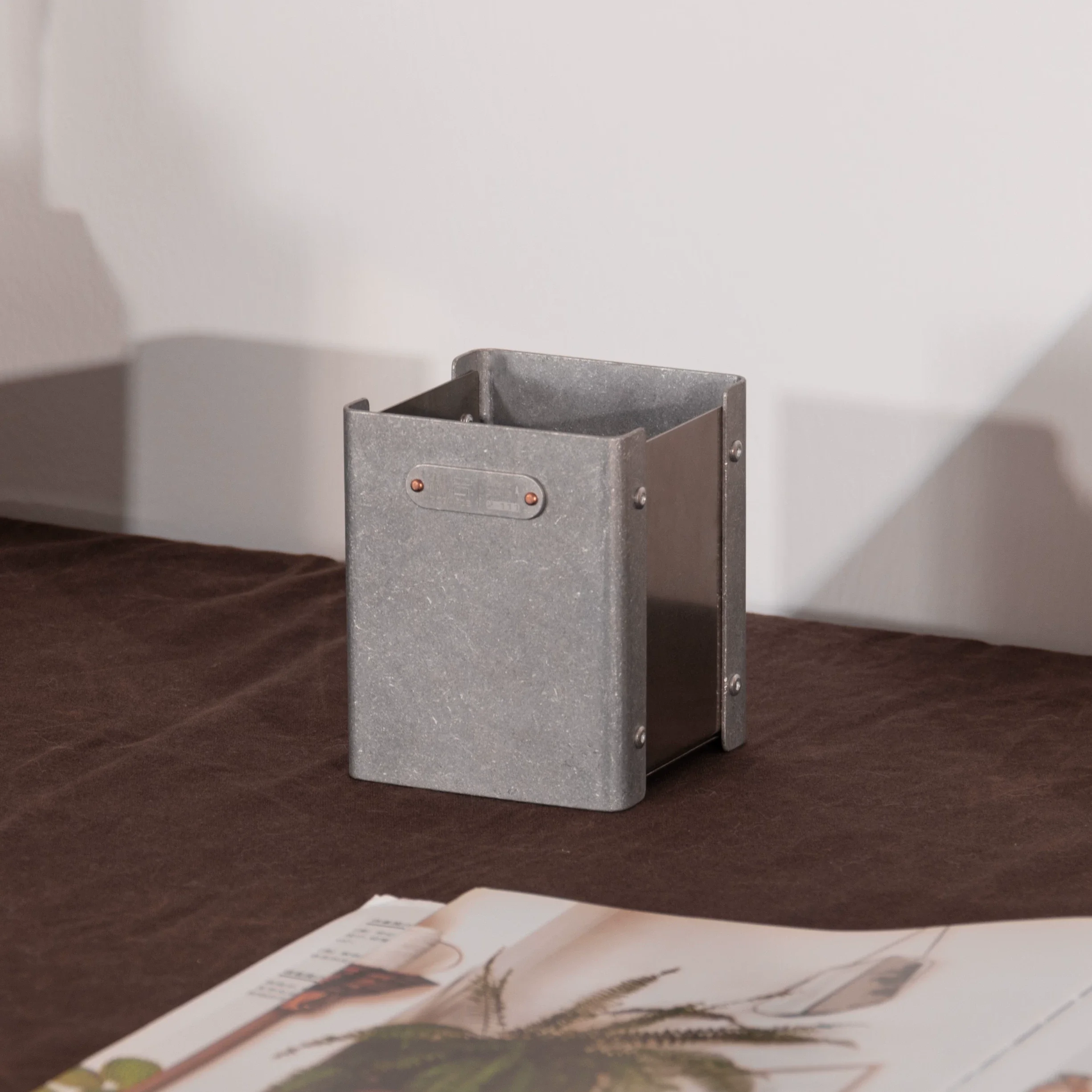 Aluminum & Stainless Steel Durable Retro Stationery Minimalist Design for Home & Commercial Use