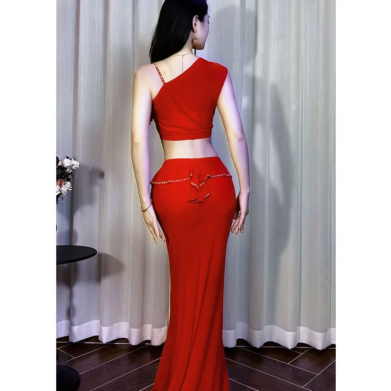 Maßgeschneidertes Bauchtanz-Kostüm-Set für Damen, heißer Diamant, schräge Schulter, Lotusblatt, Rand, Gruppenuniform, Übungsanzug, Kleidung