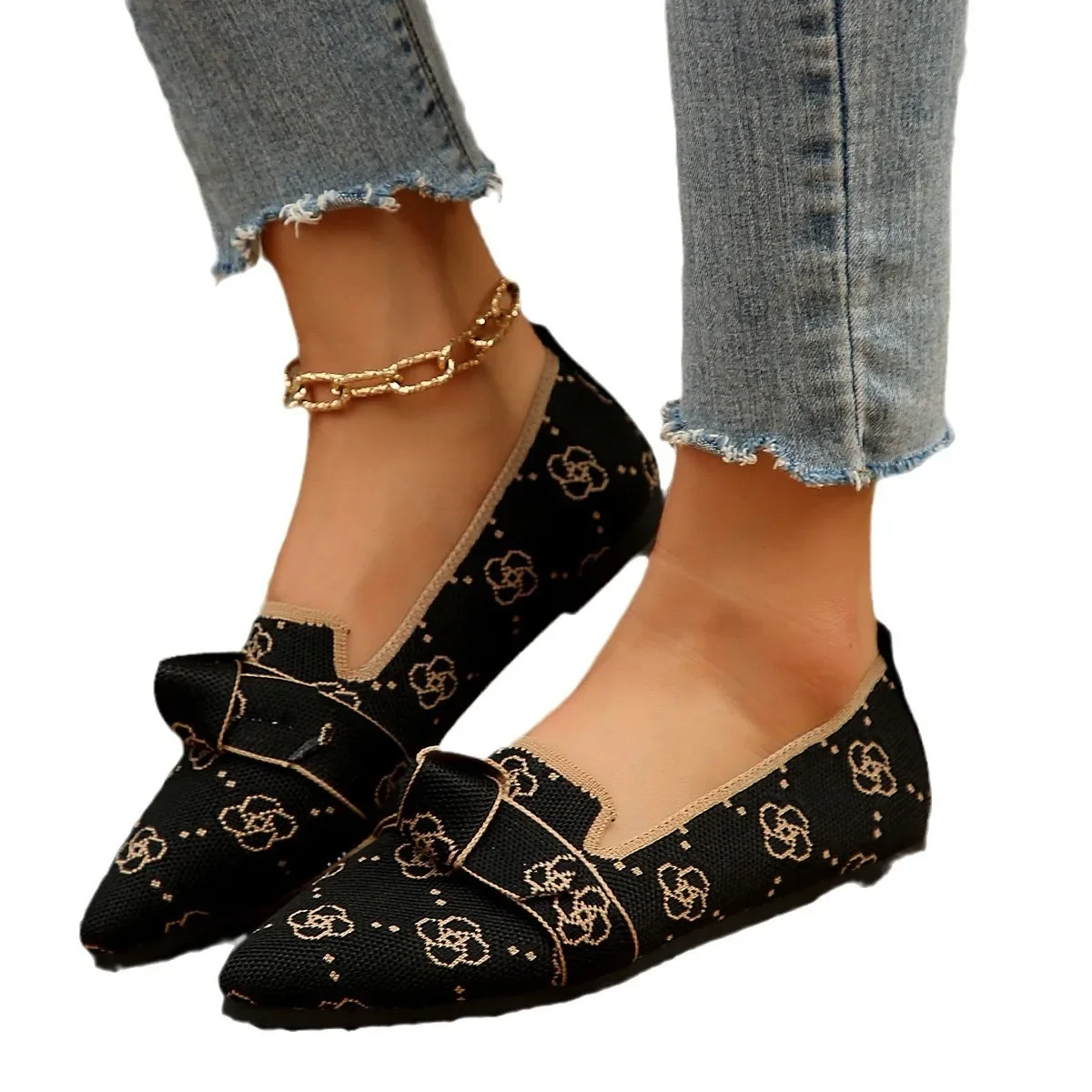 New pointed-toe flat-soled casual single shoes for women, cross-border fashionable knitted one-piece shoes in multiple colors.