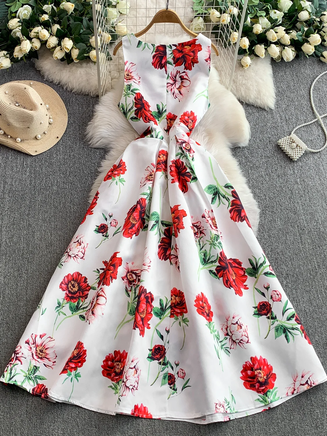 Sukienka damska z kwiatowym wzorem, odkryte ramiona, długa, wysoki stan, krój A-line, idealna na urodziny.