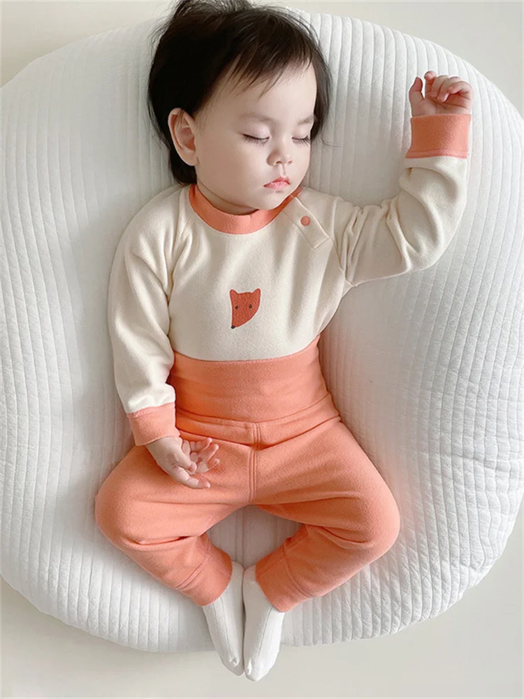 Hochgeschnittenes Baby-Thermo-Set mit Weste und Bauchschutz aus weichem Samt, koreanischer Stil, süße Babykleidung