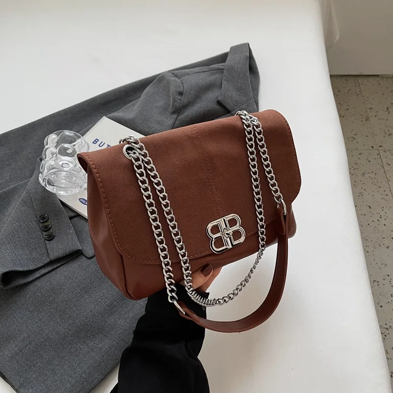 

2025 New Women's Chain Underarm Bag - Clamshell Design, Fashionable Versatile, Ideal for Commute & Travel (Shoulder/Crossbody)