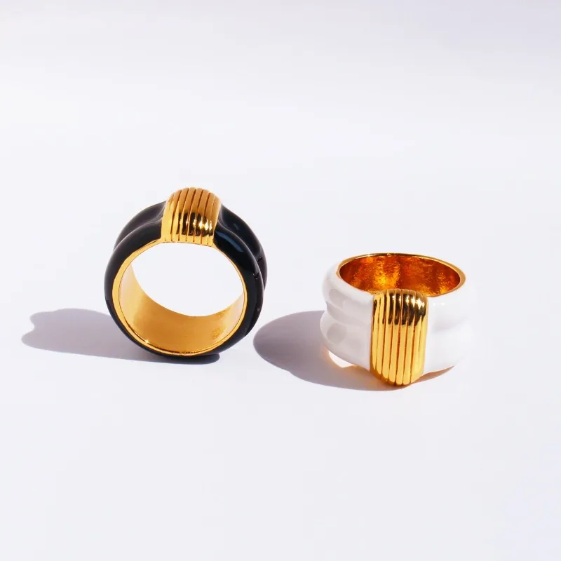 Черно-белое эмалированное глазурованное кольцо с узором Ridge, широкая версия, преувеличенное кольцо в стиле ретро, глазурованное кольцо на палец M068