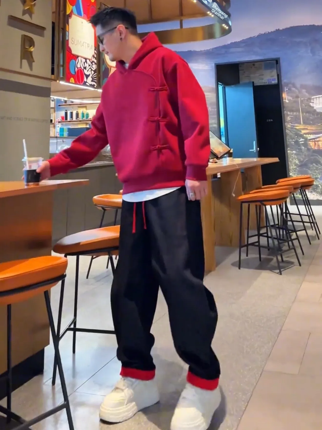 

Chinese Sle Embroidered Hoodie And Jeans Set Casual Wear for Men Long Sve Winter Collection Faionable Year Design