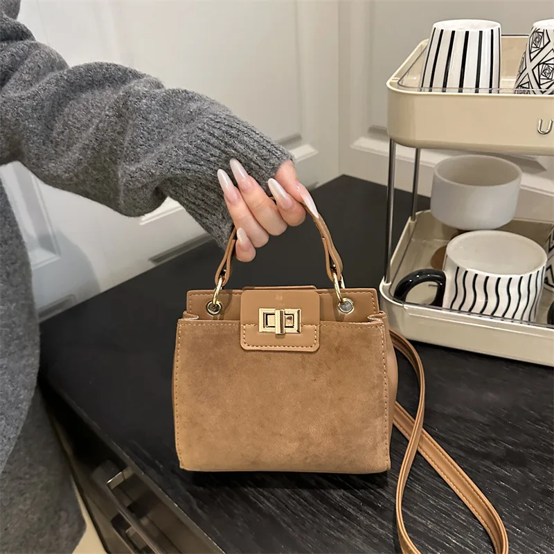 

2025 Spacious Minimalist Tote Bag, Textured Shoulder Purse for Women, Commuter Day to Night Crossbody, Casual Sling Bag, Chic