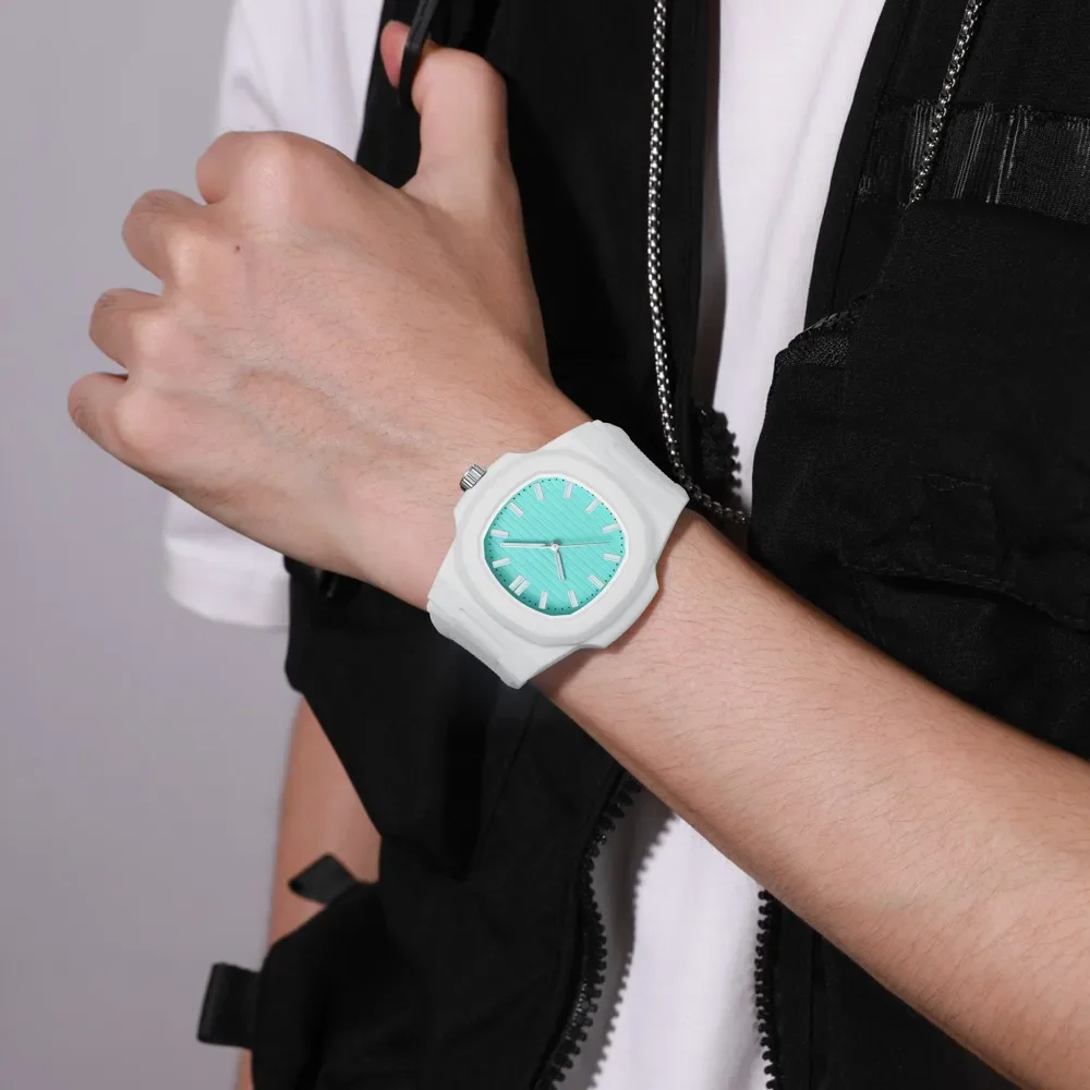 

New Arrival Unisex Custom Sport Quartz Watch Square Waterproof Luminous Black Silicone Dial Analog Display Fashionable Relojes