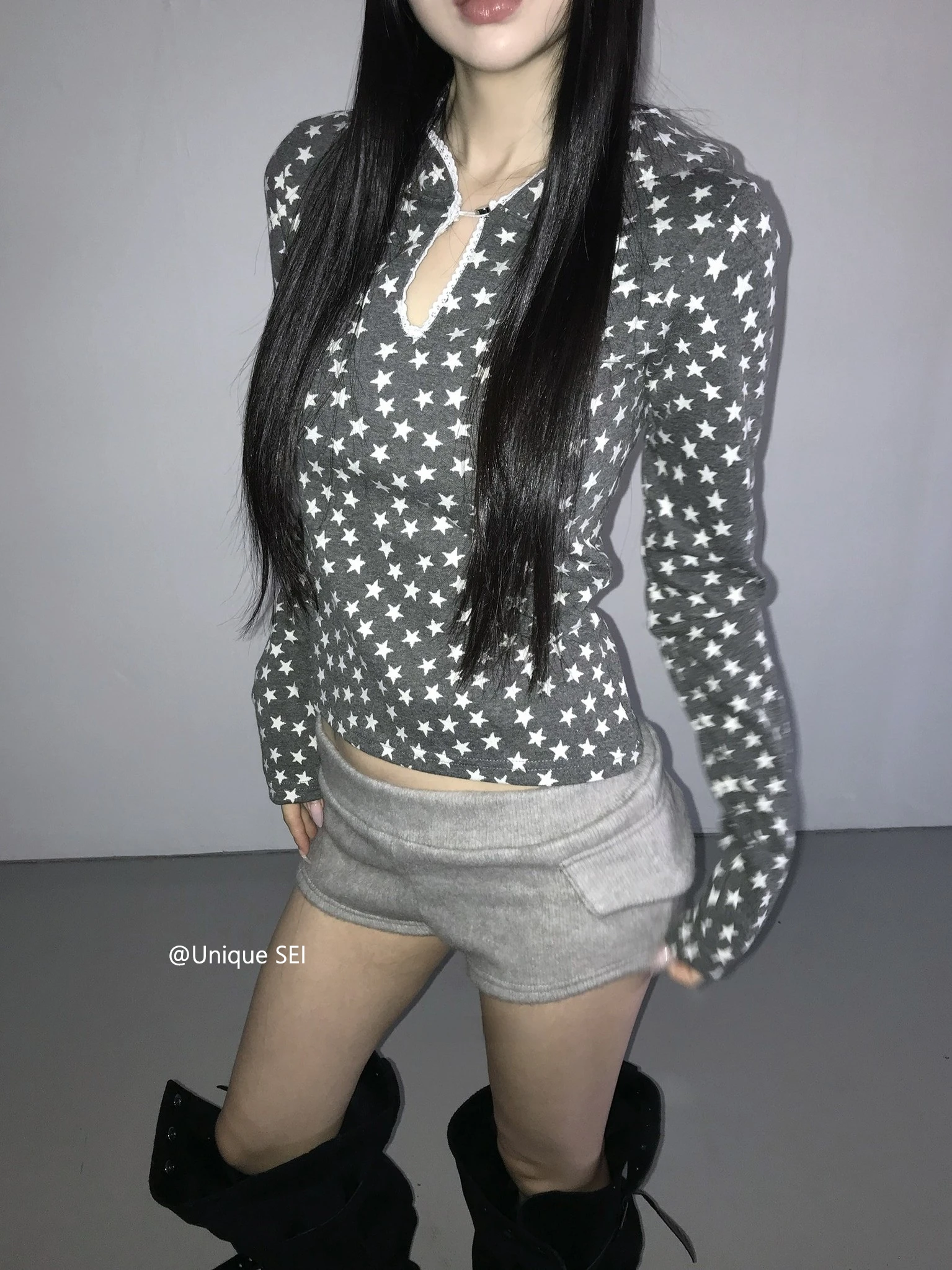 

Korean Niche All Match Hollow-out Heart-shaped Button Star-pattern Hooded Long-sleeved T-shirt Women Slim Fit Aesthetic Y2k Top