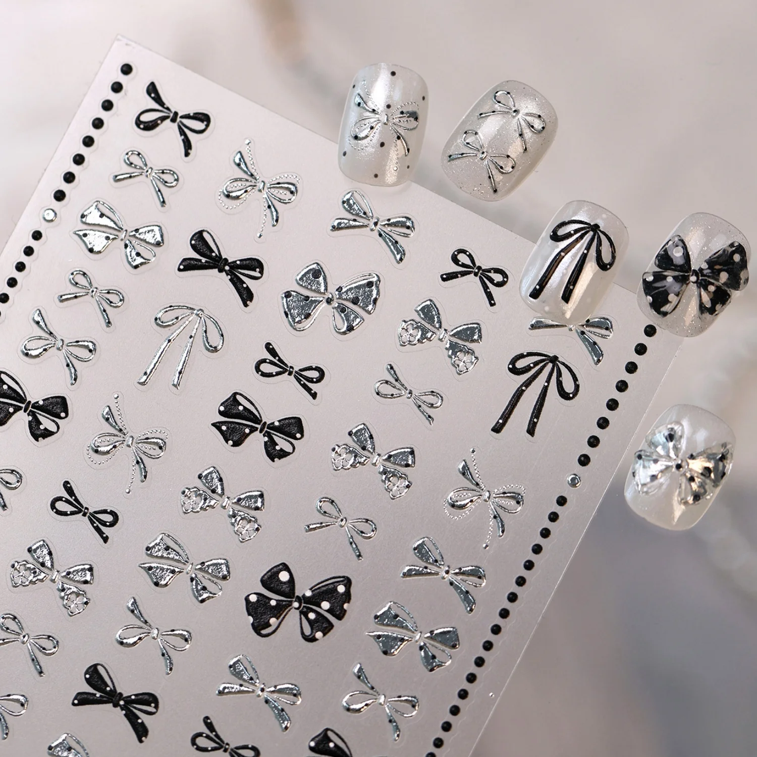 Metall-Schleifen 5D Nagelkunst-Aufkleber Schwarz Weiß Punkt-Schleifen Silber Geprägte Y2K Schleifenbänder Selbstklebende Punk-Nageldekoration Maniküre-Zubehör