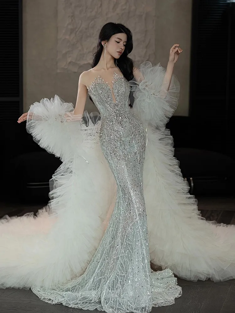 A shawl toasting style light luxury catwalk dress with of elegance