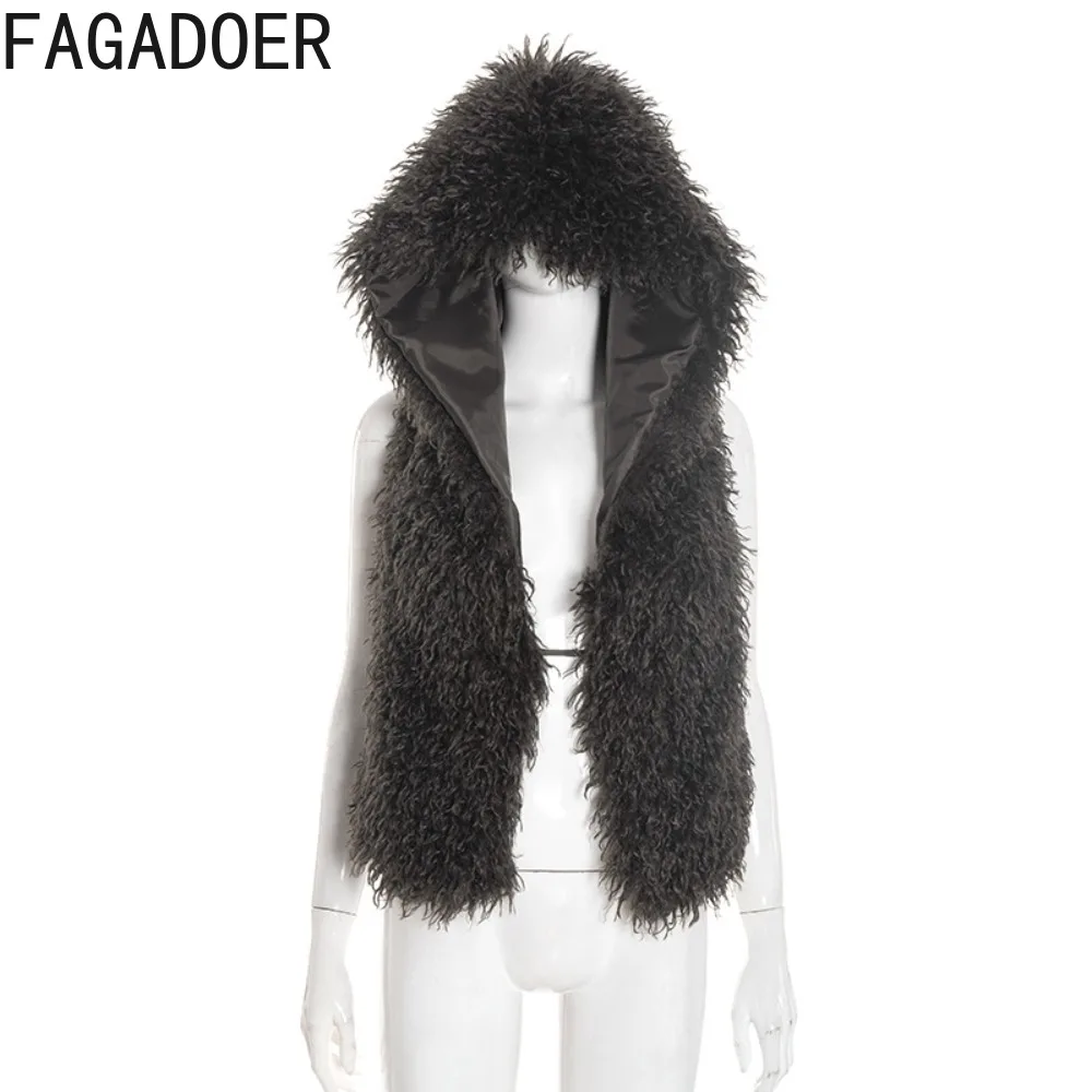 FAGADOER 冬の新ファッション毛皮パッチワーク Tシャツ女性のためのソリッドカラーホルターノースリーブバックレスクロップトップ女性ストリートウェア