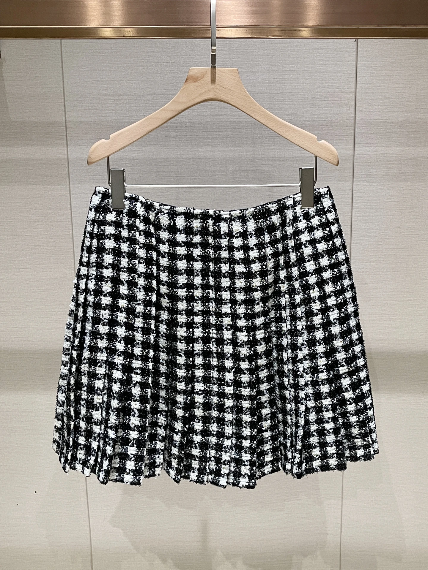   Spódnica w kratę z wysokim stanem, damska moda zima 2025, spódnica w kształcie litery A, efekt wyszczuplający, materiał tweed, odzież codzienna.