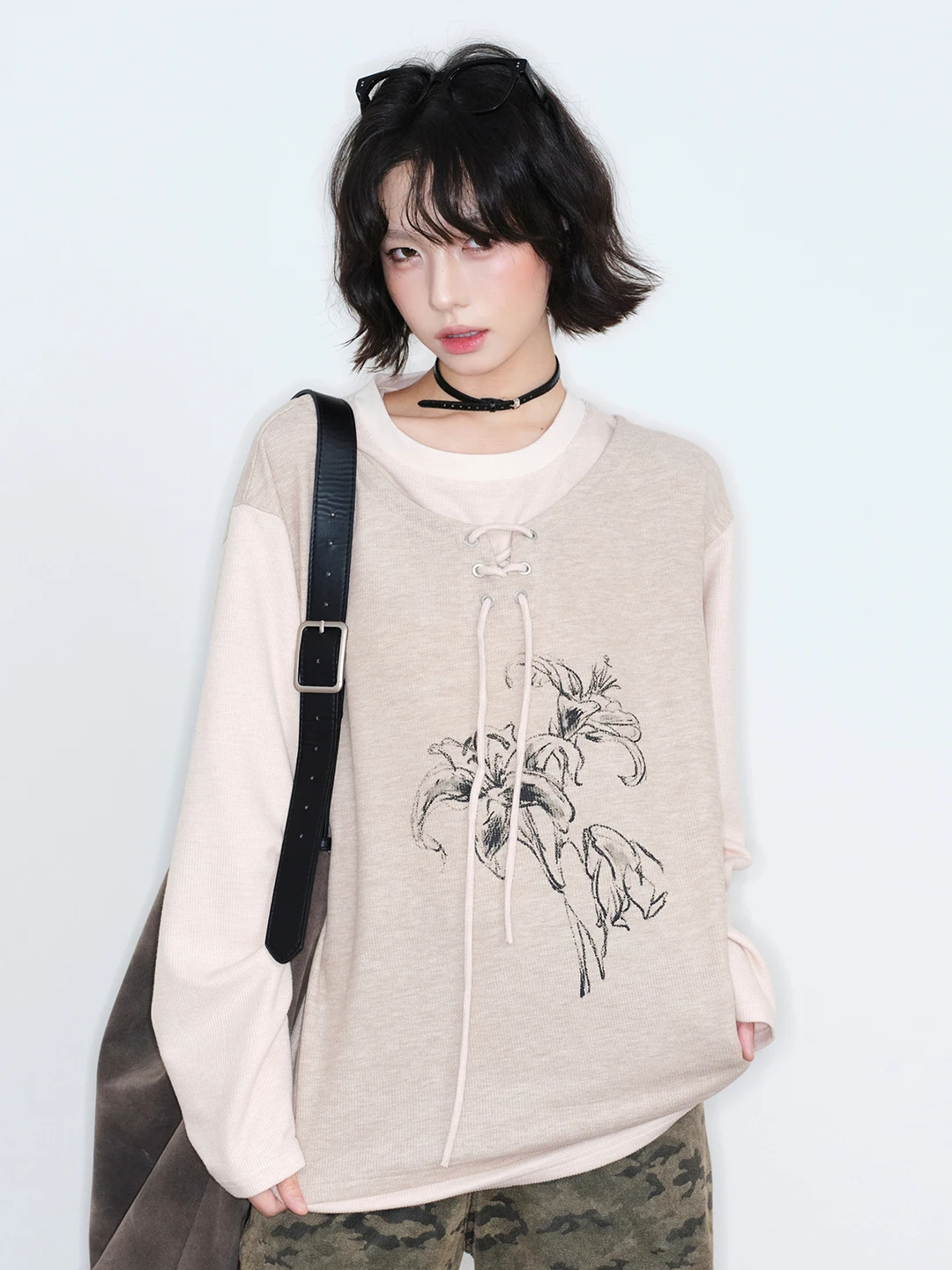 

Весна 2026: Женская футболка с длинным рукавом, цветными блоками и принтом, повседневная, удобная, из трикотажной ткани, имитация двухслойности, весенняя мода