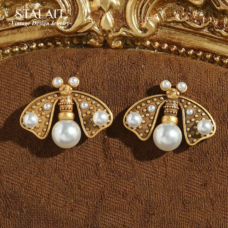 

Vintage Gold Color Pearl Moth Earrings High Quality Copper Plated Retro Luxury Brand Designer Jewelry Wedding Palace 2025 Trends