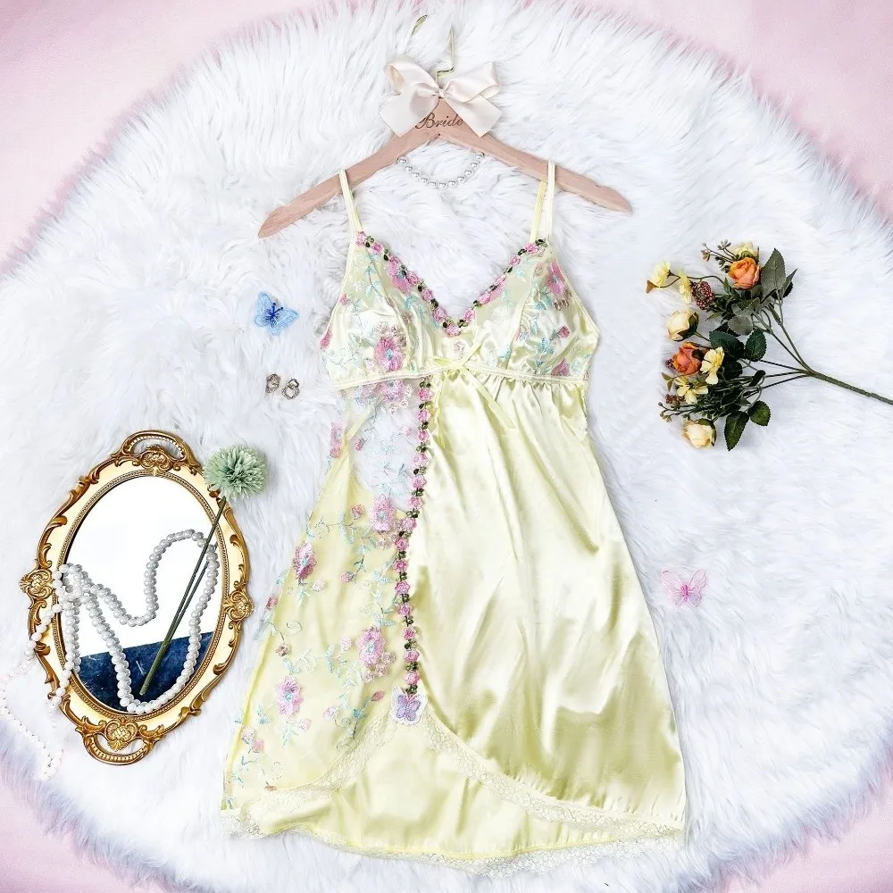 

Тонкое кружевное женское пижамное платье с бантом, цветами и бабочками, из прозрачной сетки, из ледяного шелка, на бретельках, ночная сорочка, одежда для сна, с разрезом