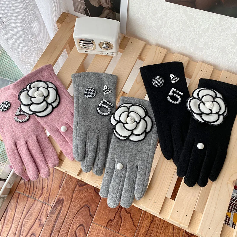 Popular Winter Cashmere Ladies Gloves Korean Version of Small Fragrance Pearl 5 Words Camellia Flower Finger Touch Screen Gloves