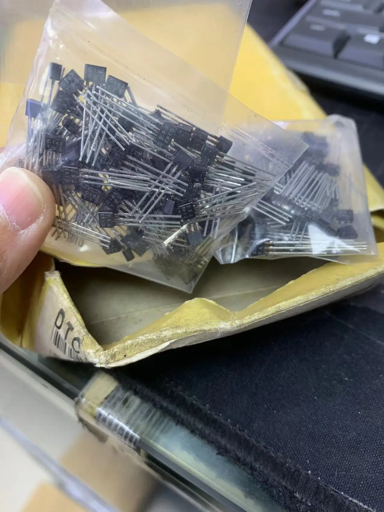 DTA124ES  （5pcs） BOM matching / one-stop chip purchase original