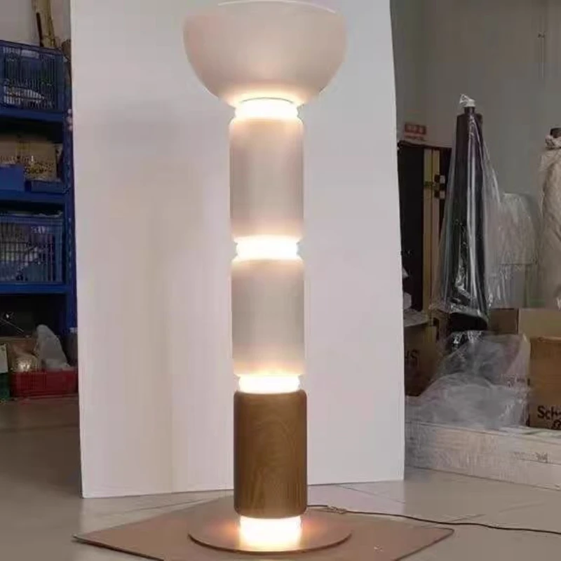 مصباح أرضي شمالي جديد مصمم مصباح بجانب السرير إبداعي حديث بسيط للأريكة الجانبية مصباح طاولة عمودي للدراسة