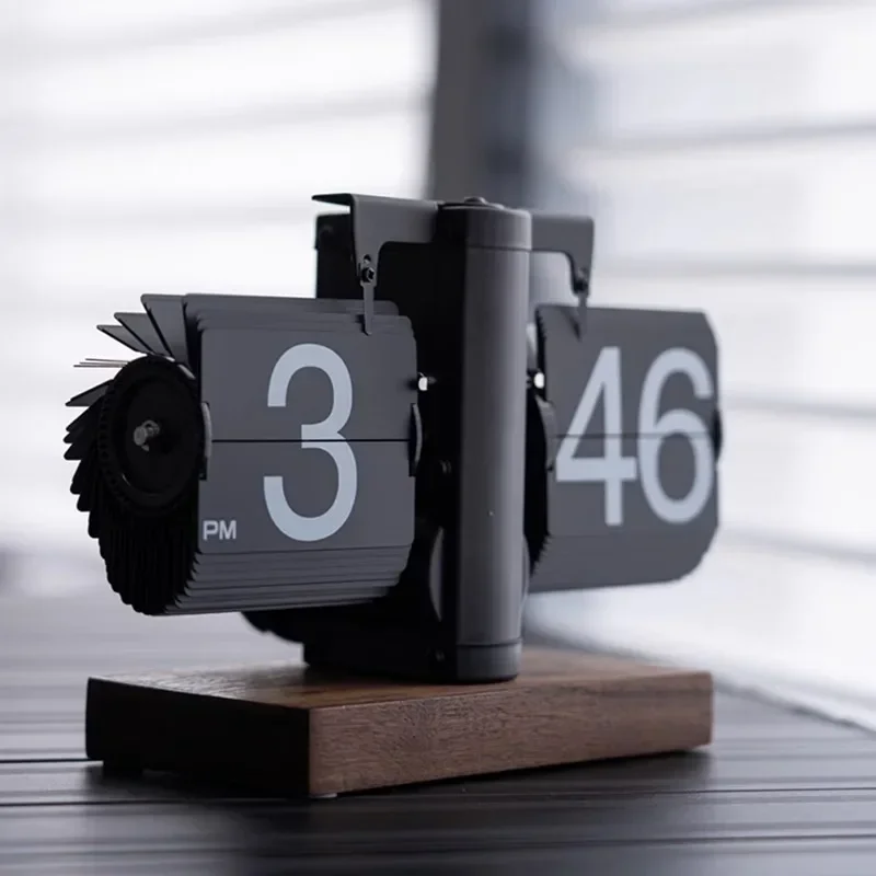 Creative Flip Clock Retro Wood Table Watch Desk Clock Mechanical Desktop Clocks Living Room Bedroom Decoration Birthday Present