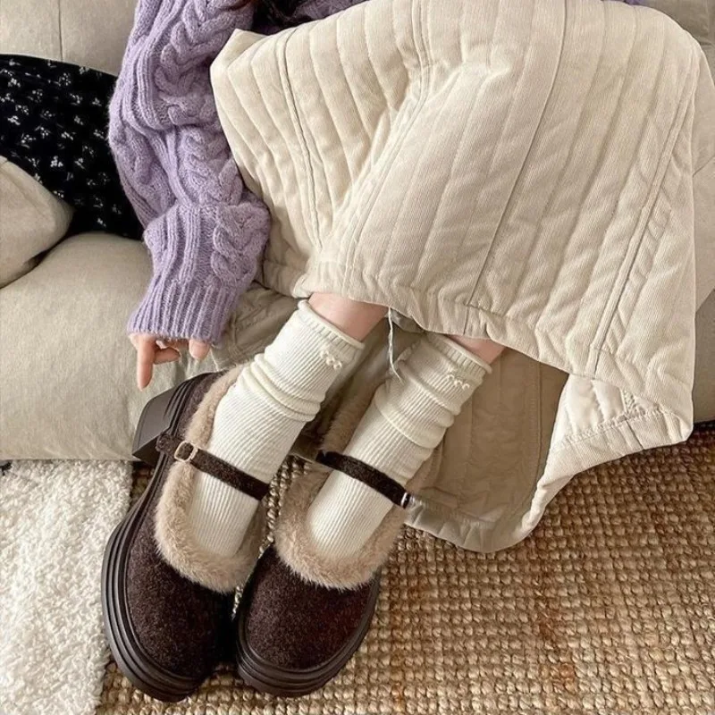 

Женские теплые волосатые одинарные туфли в стиле ретро с неглубоким носком, зима 2025, элегантные универсальные плюшевые хлопковые туфли Мэри Джейн с квадратной головкой