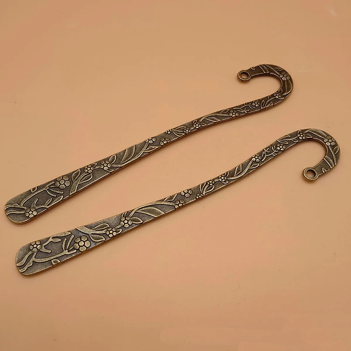 Bronze Silber Ton Pflaumenblüte Blumen Pflanzen Geschnitzte Metall Lesezeichen Für Buch Lesen Schmuck DIY Zubehör 119mm – Detail 4